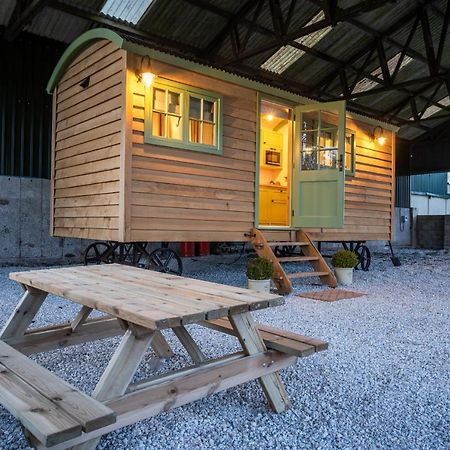 Finest Retreats - The Shepherd'S Hut At Northcombe Farm Beaworthy 外观 照片