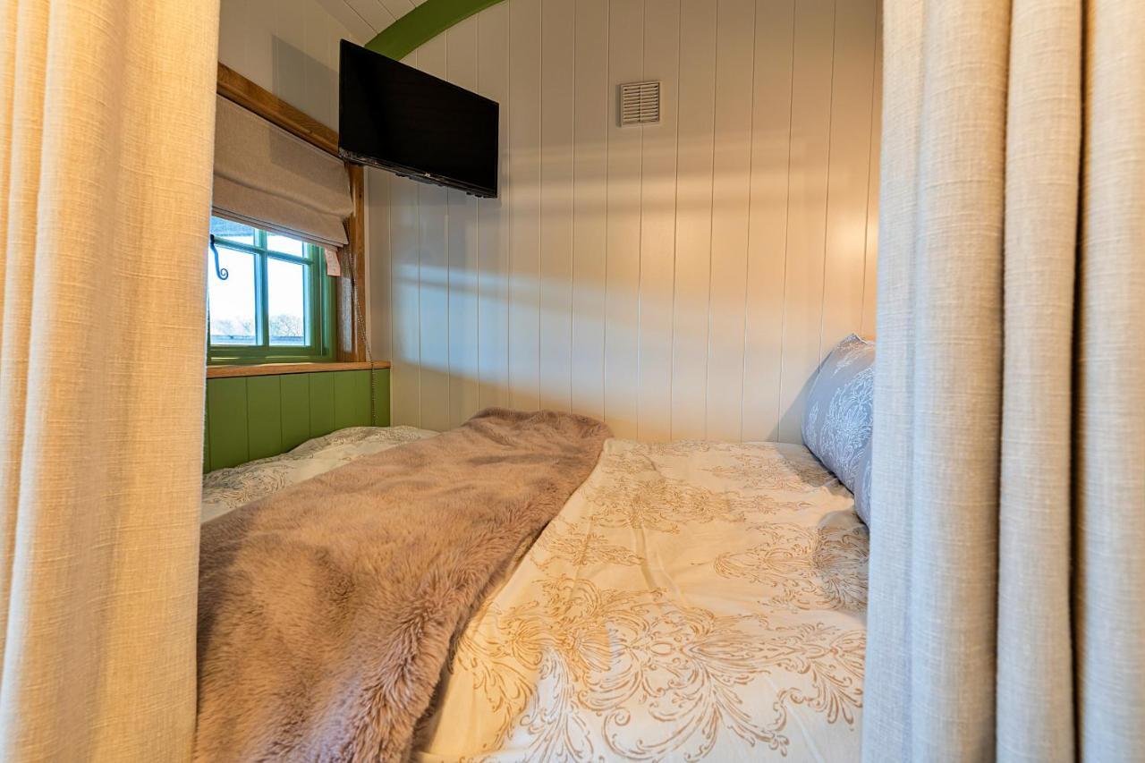 Finest Retreats - The Shepherd'S Hut At Northcombe Farm Beaworthy 外观 照片