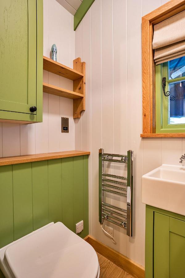 Finest Retreats - The Shepherd'S Hut At Northcombe Farm Beaworthy 外观 照片