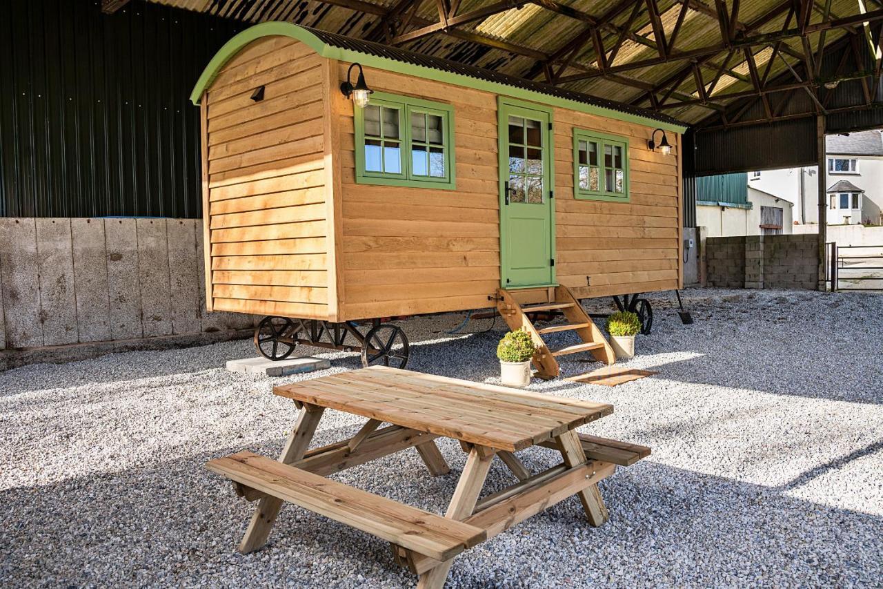 Finest Retreats - The Shepherd'S Hut At Northcombe Farm Beaworthy 外观 照片