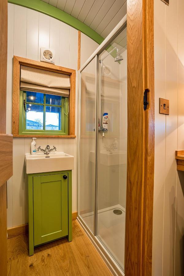 Finest Retreats - The Shepherd'S Hut At Northcombe Farm Beaworthy 外观 照片