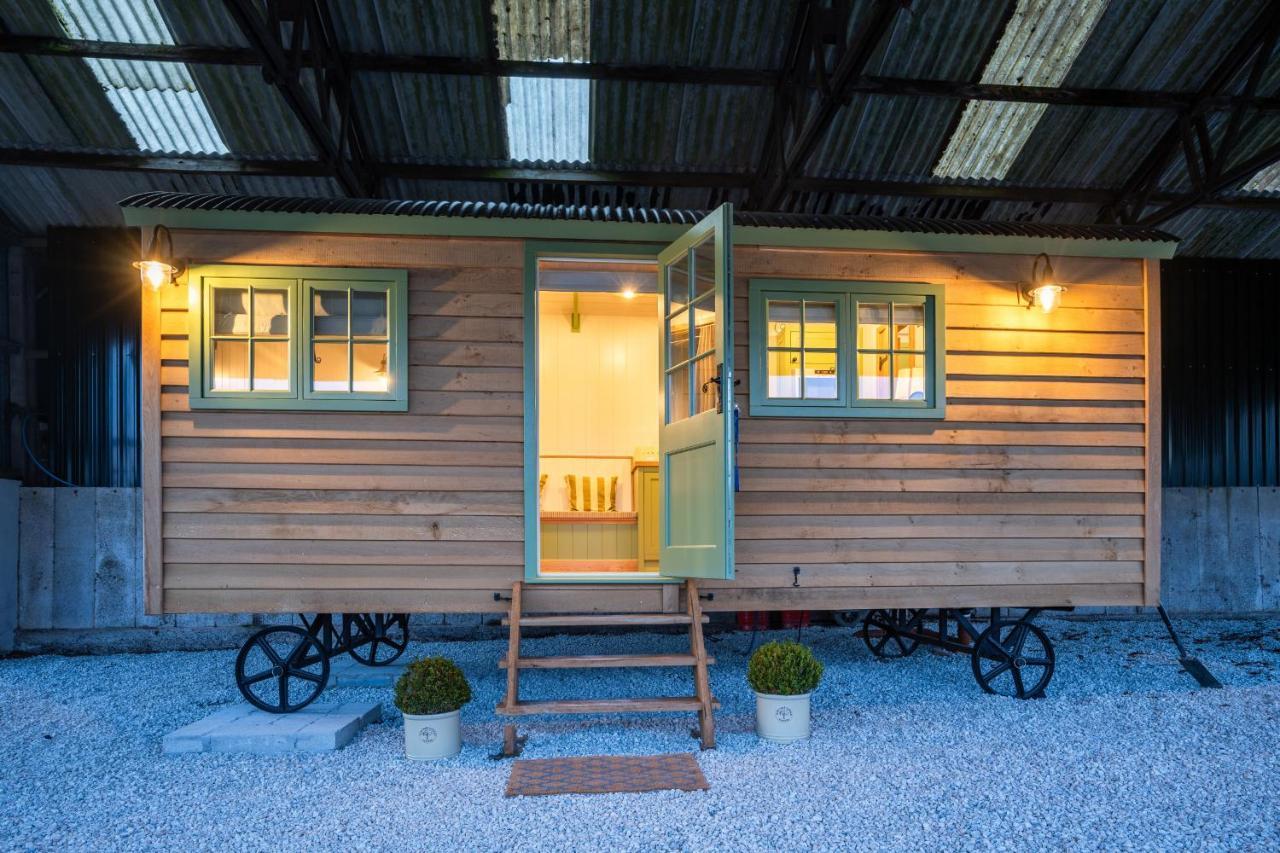 Finest Retreats - The Shepherd'S Hut At Northcombe Farm Beaworthy 外观 照片