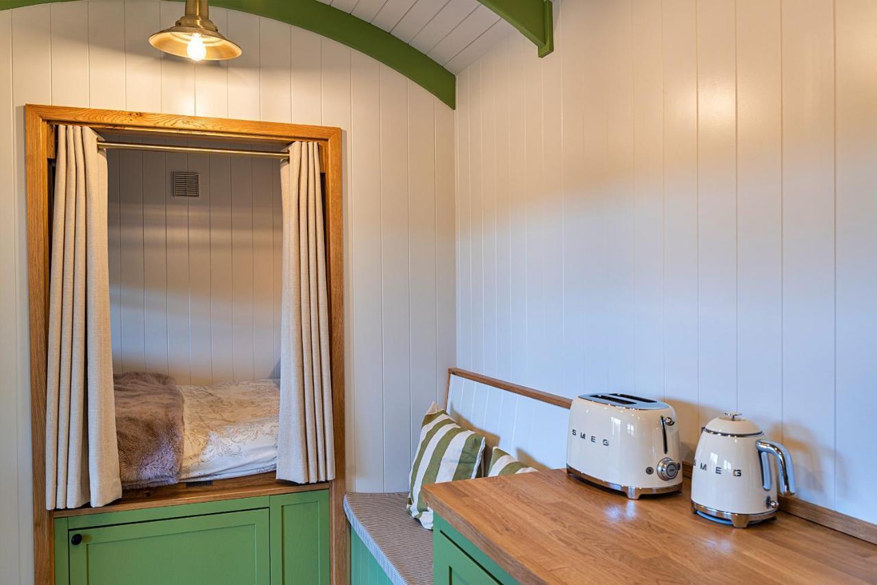 Finest Retreats - The Shepherd'S Hut At Northcombe Farm Beaworthy 外观 照片