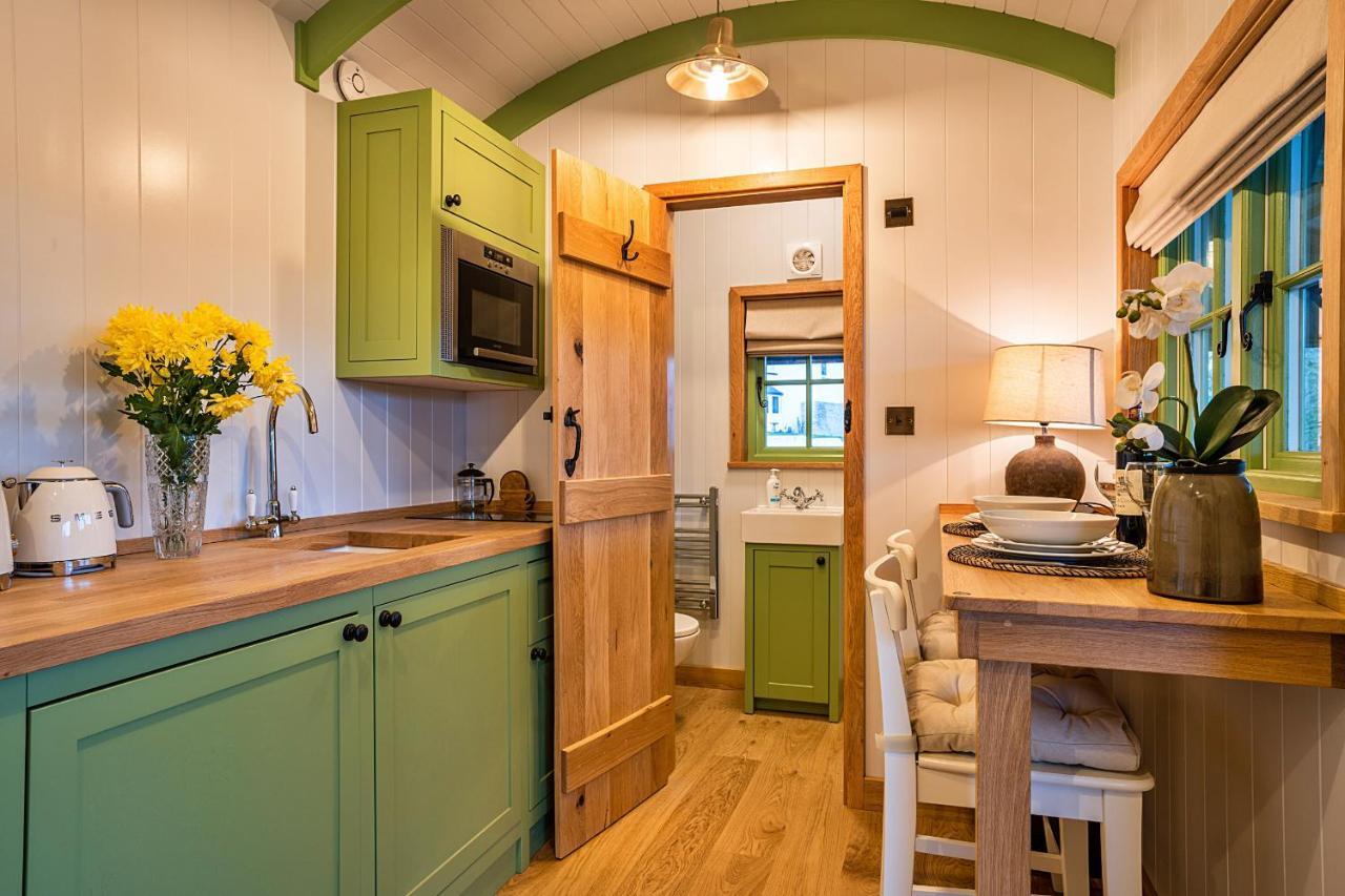 Finest Retreats - The Shepherd'S Hut At Northcombe Farm Beaworthy 外观 照片