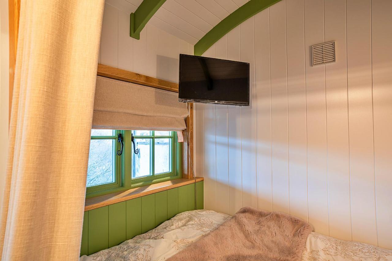 Finest Retreats - The Shepherd'S Hut At Northcombe Farm Beaworthy 外观 照片